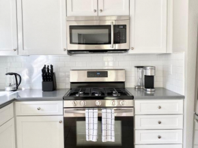DT Reno - Modern Home, Private Patio, Workspace